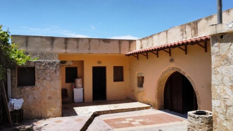 Kalamitsi Amigdali Kreta, Kalamitsi: Venezianisches Steinhaus mit angrenzendem landwirtschaftlichen Nutzland zu verkaufen Haus kaufen